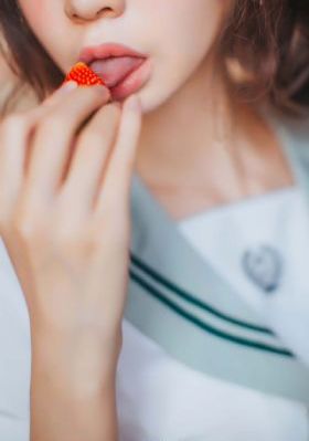 岳伦在厨房婬荡呻吟_BD韩语在线观看完整版